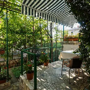 Cozy With Private Terrace Barac Apartman